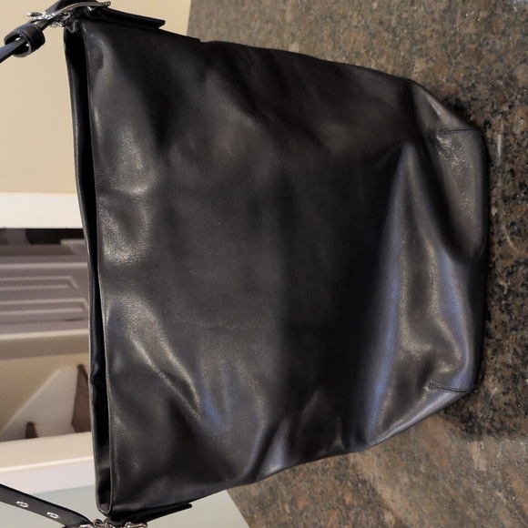 Stylish Black Leather Coach Large Bucket Bag - Picture 4 of 8